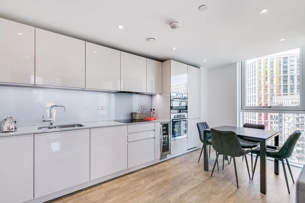Nine Elms Point, Haydn Tower, 50 Wandsworth Road London SW8 photo 4