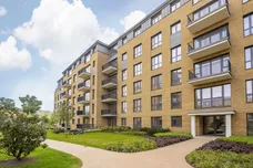 Pinewood Gardens Teddington TW11 photo 3