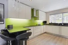 Woodlands Gardens, Epsom KT18 photo 3