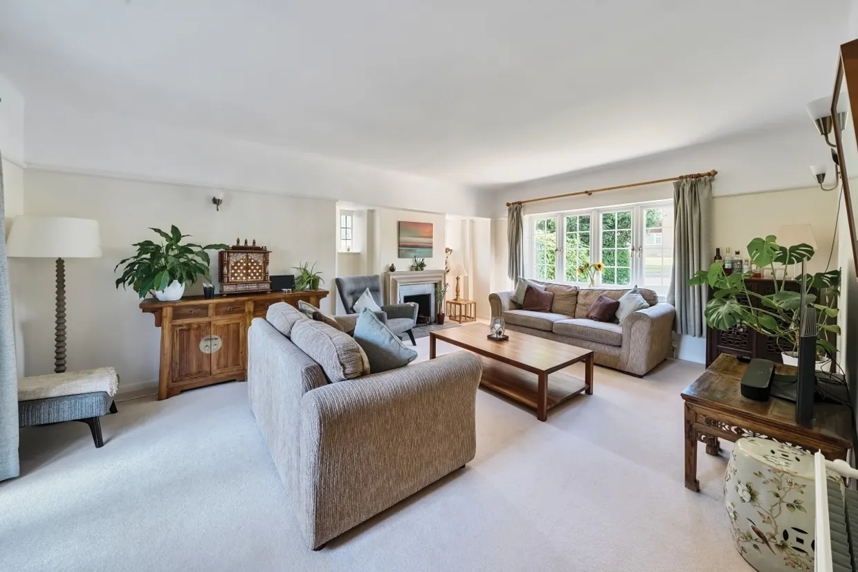 Avenue Road, Epsom KT18 photo 7