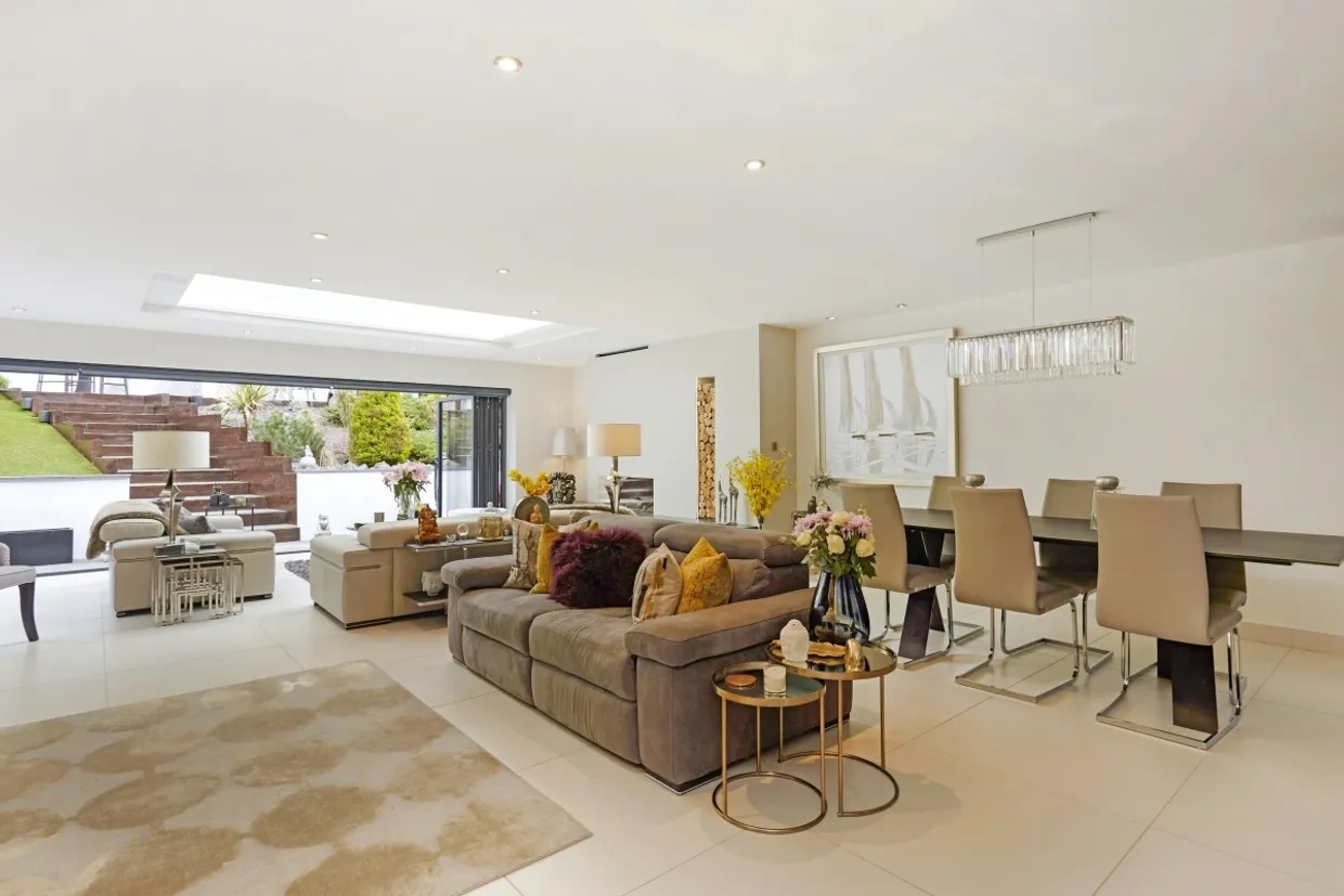 Woodlands Gardens, Epsom KT18 photo 5