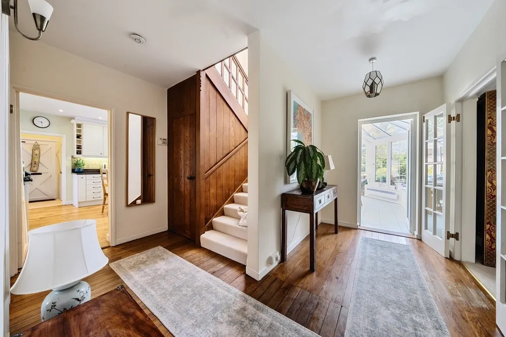 Avenue Road, Epsom KT18 photo 9