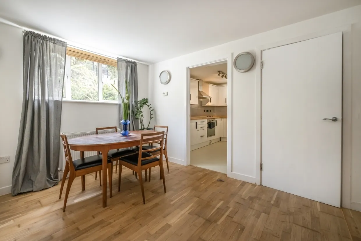 Petersham Road Richmond TW10 photo 9