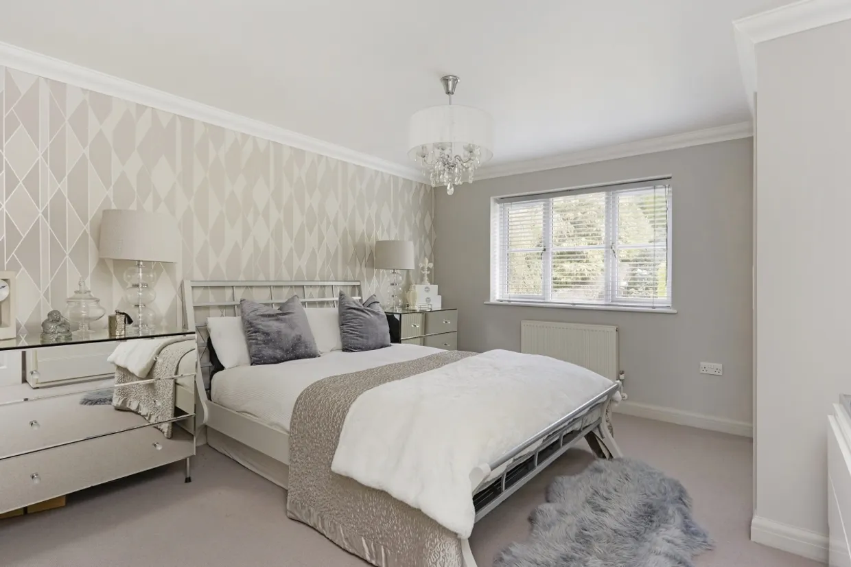 Woodlands Gardens, Epsom KT18 photo 9
