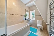 Avenue Road, Epsom KT18 photo 12