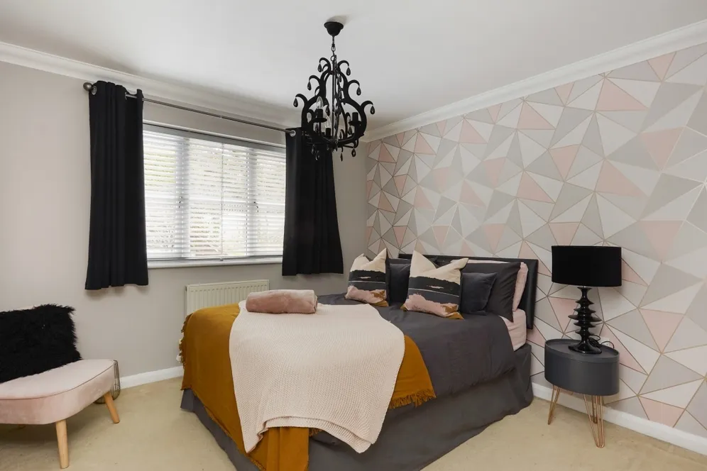 Woodlands Gardens, Epsom KT18 photo 10