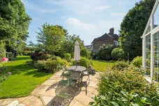 Avenue Road, Epsom KT18 photo 13