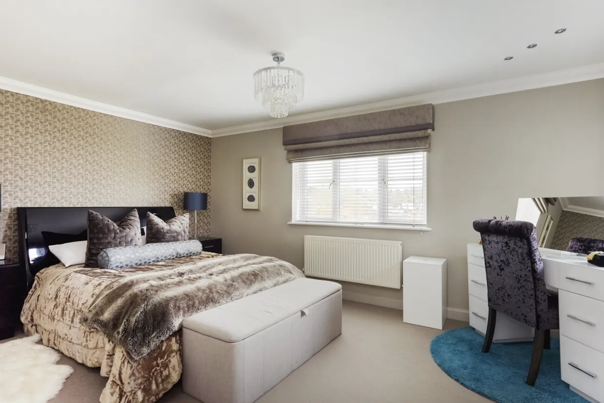 Woodlands Gardens, Epsom KT18 photo 11