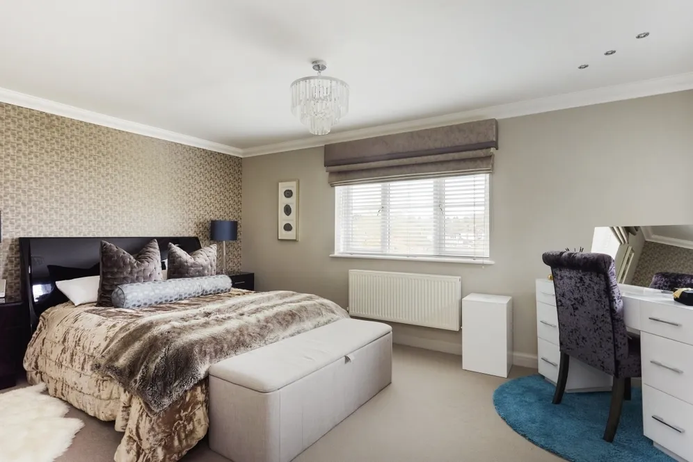Woodlands Gardens, Epsom KT18 photo 11