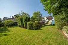 Avenue Road, Epsom KT18 photo 18