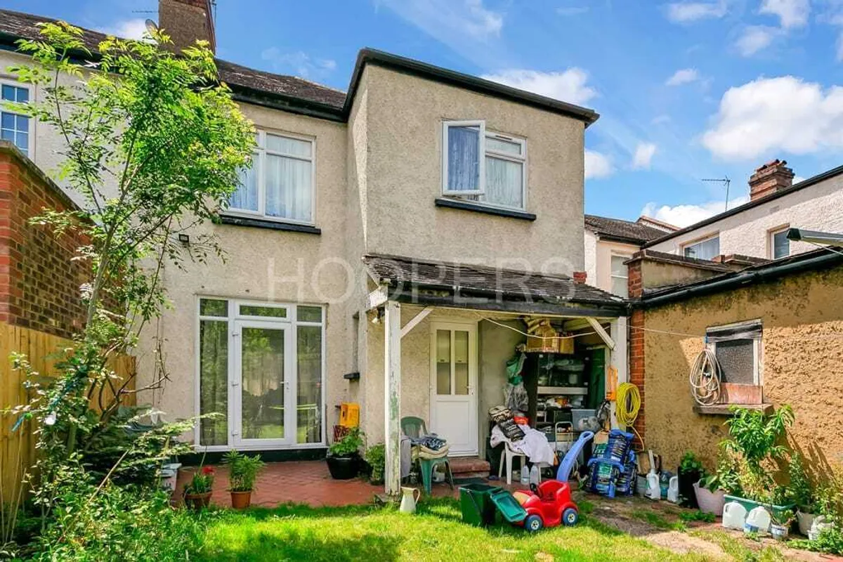 Curzon Crescent, London, NW10