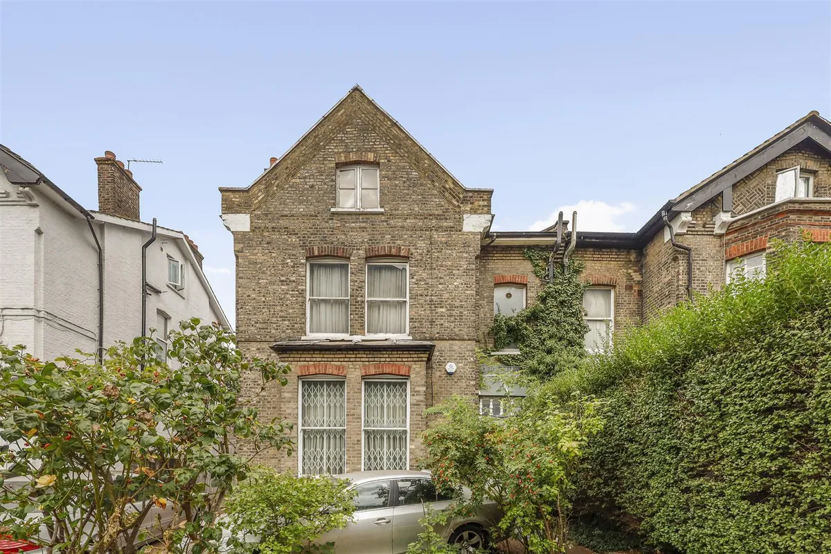 Shoot Up Hill, London