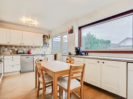 Ashley Close, Wrenthorpe, WAKEFIELD thumb 3