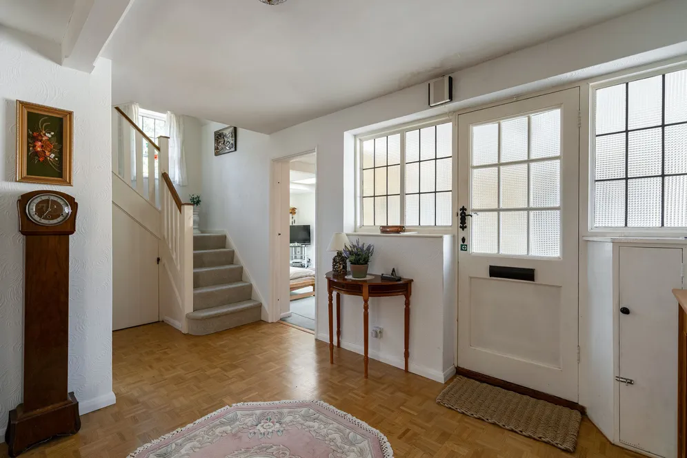 Woodstock, West Clandon, GU4 photo 3