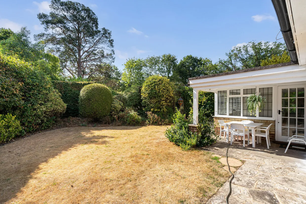 Woodstock, West Clandon, GU4 photo 4