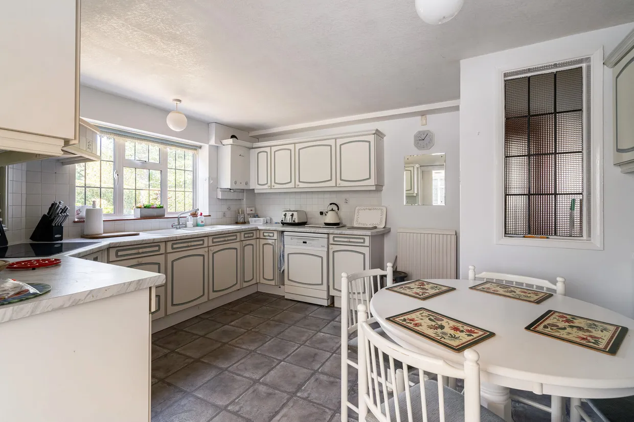 Woodstock, West Clandon, GU4 photo 5