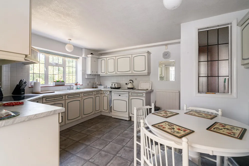 Woodstock, West Clandon, GU4 photo 5