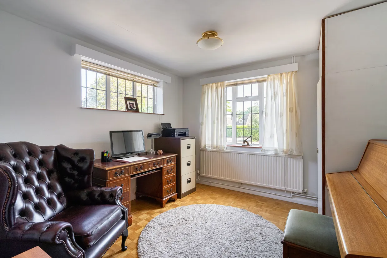 Woodstock, West Clandon, GU4 photo 8