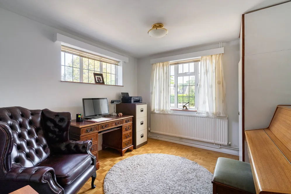 Woodstock, West Clandon, GU4 photo 8