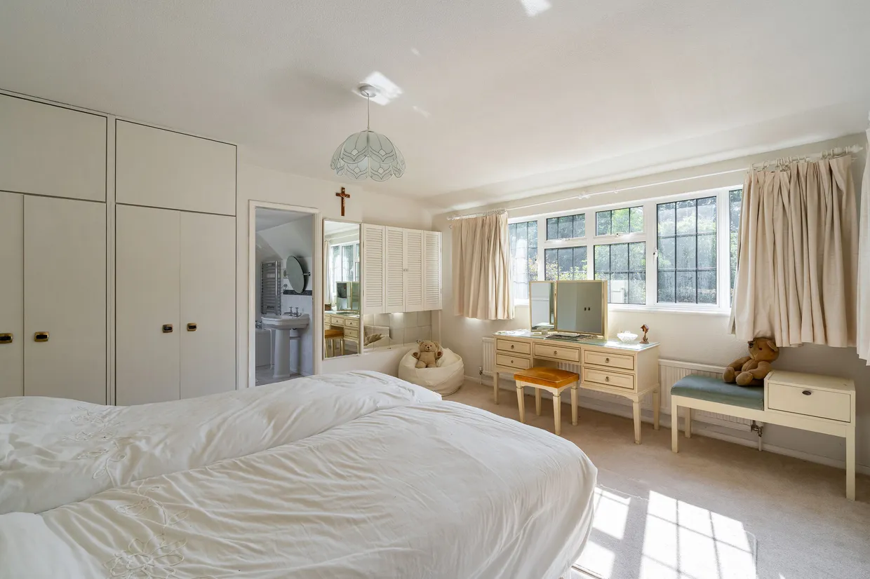Woodstock, West Clandon, GU4 photo 10