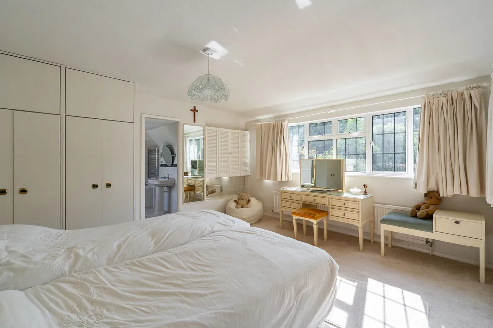 Woodstock, West Clandon, GU4 photo 10