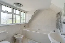 Woodstock, West Clandon, GU4 photo 11