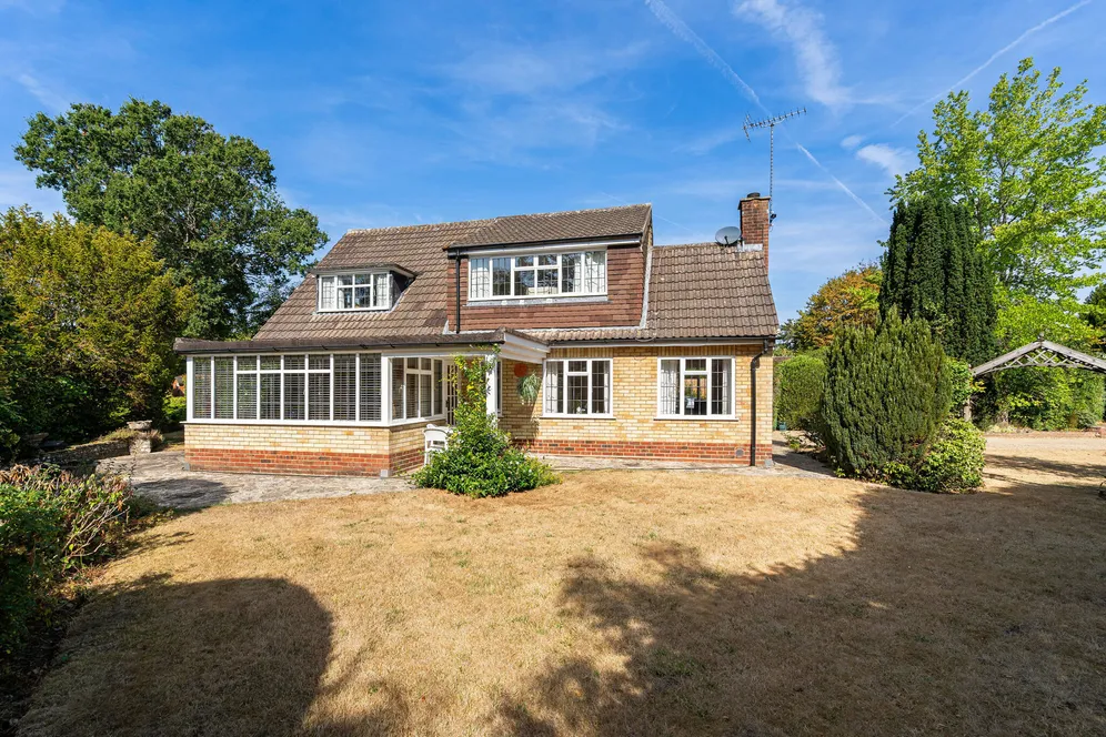 Woodstock, West Clandon, GU4 photo 14