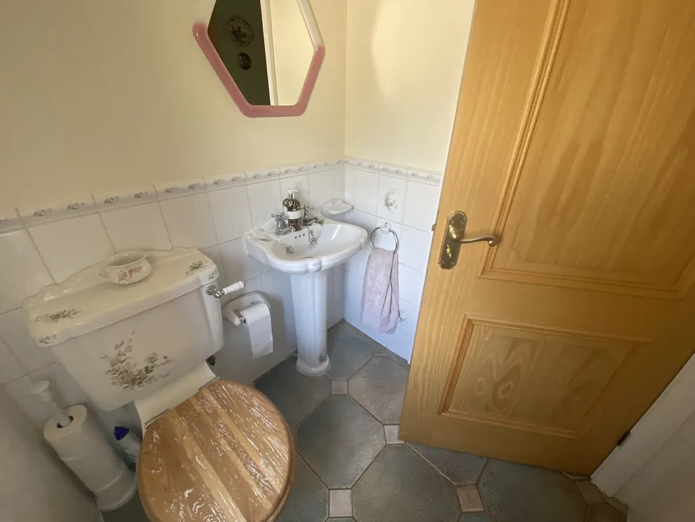 Property carousel item 12