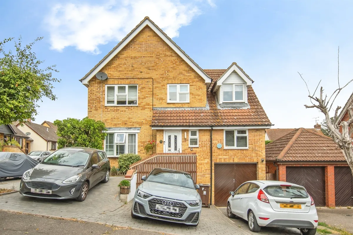 Goldcrest Close, Colchester