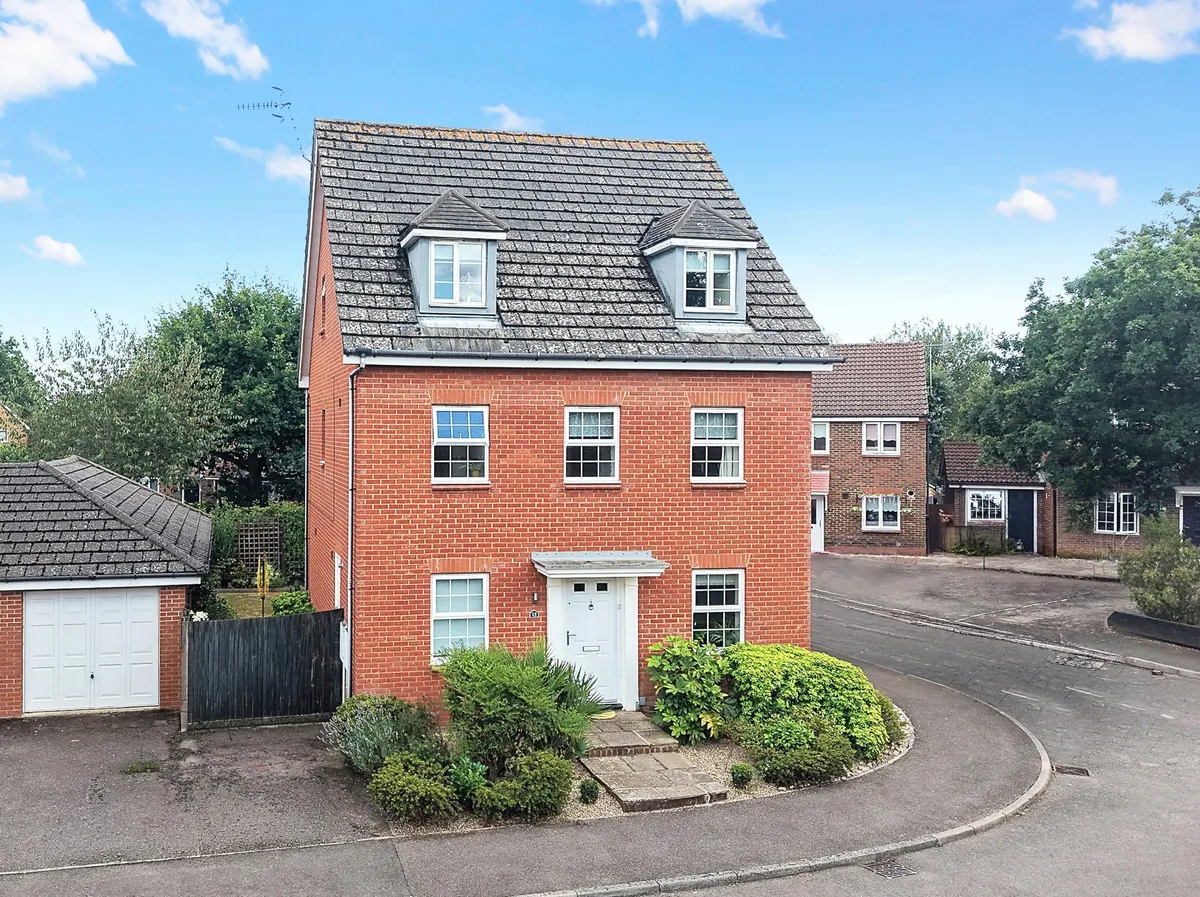 Hunters Way, Edenbridge, Kent, TN8