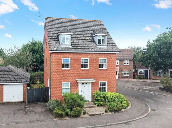Hunters Way, Edenbridge, Kent, TN8