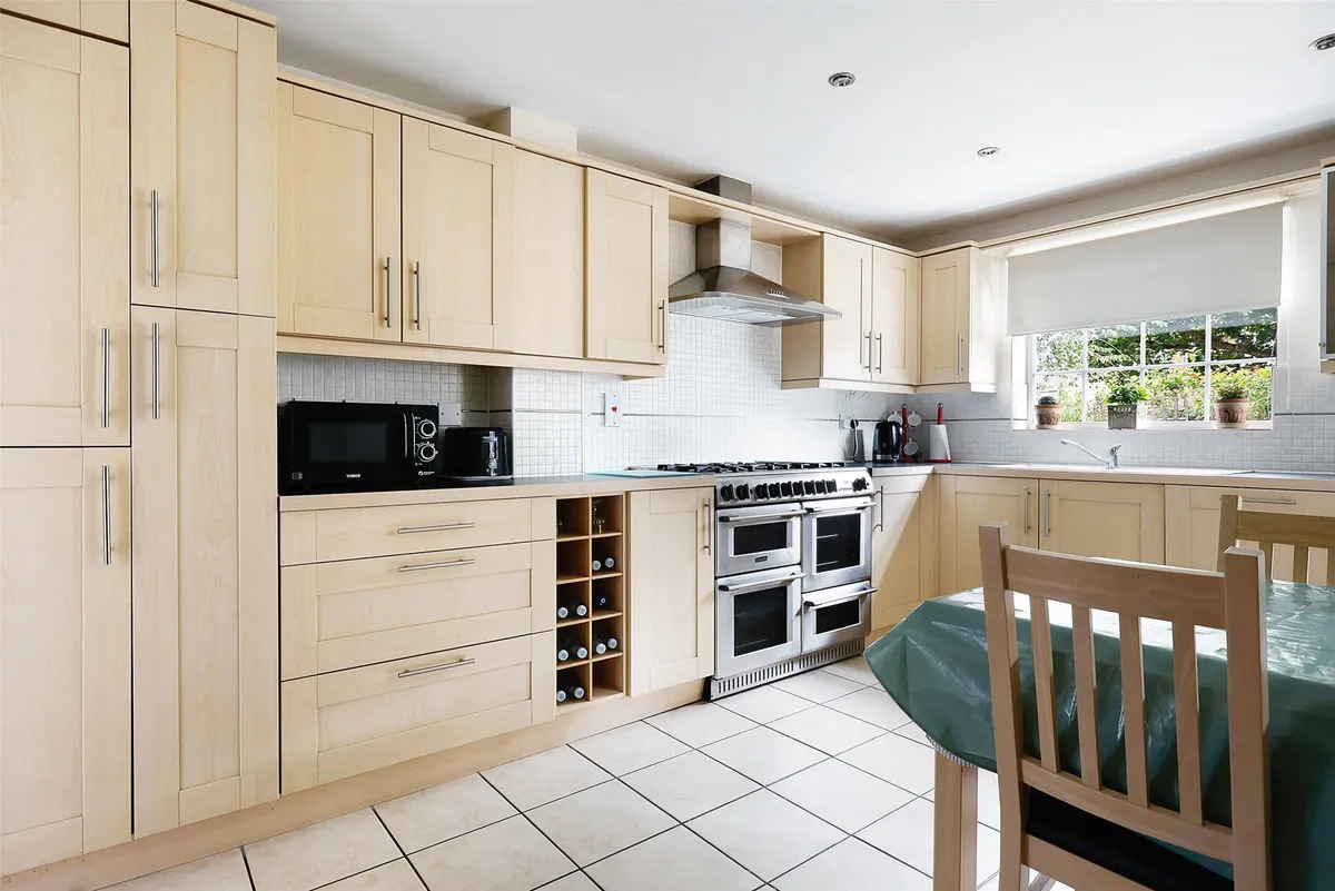 Hunters Way, Edenbridge, Kent, TN8