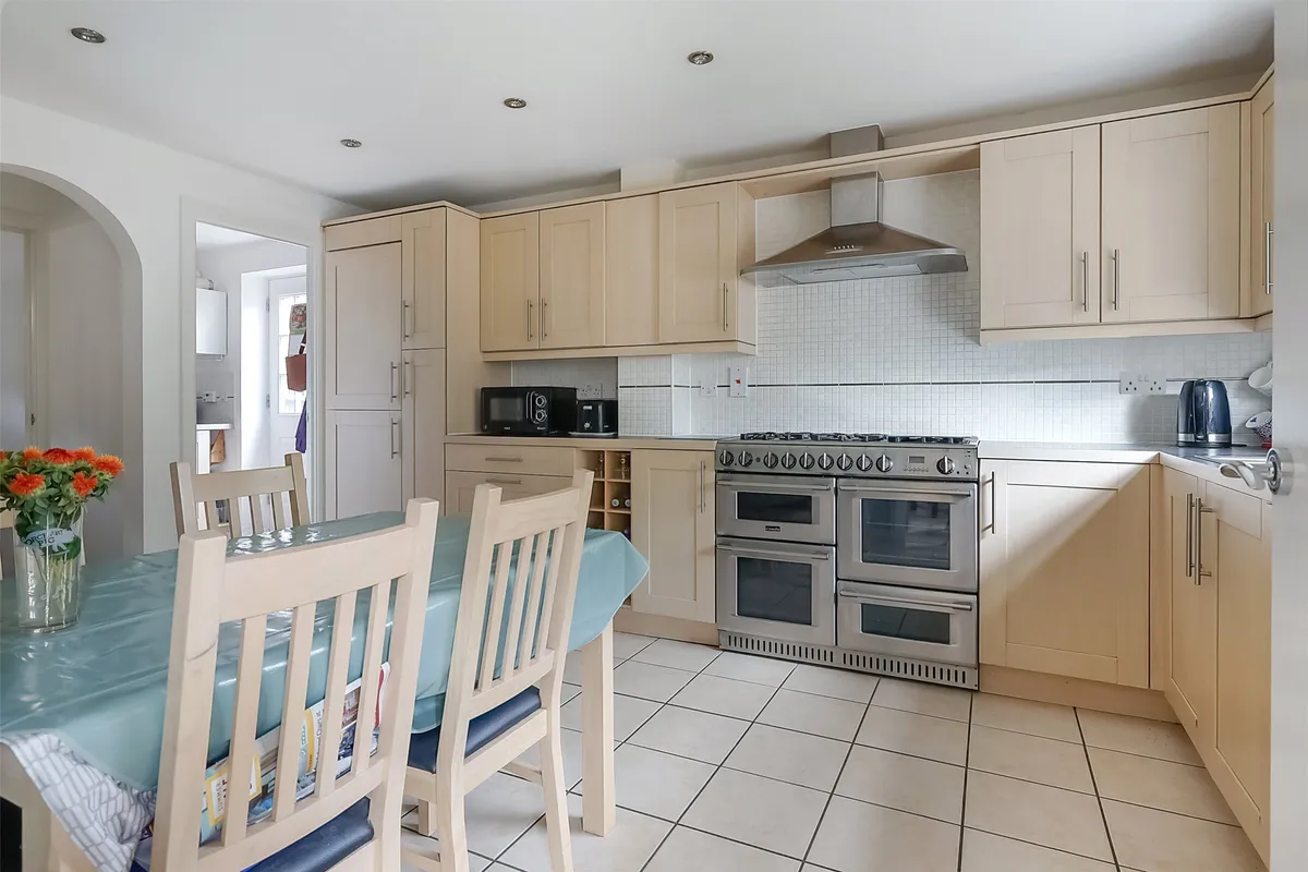 Hunters Way, Edenbridge, Kent, TN8