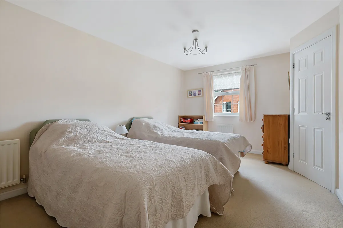 Hunters Way, Edenbridge, Kent, TN8