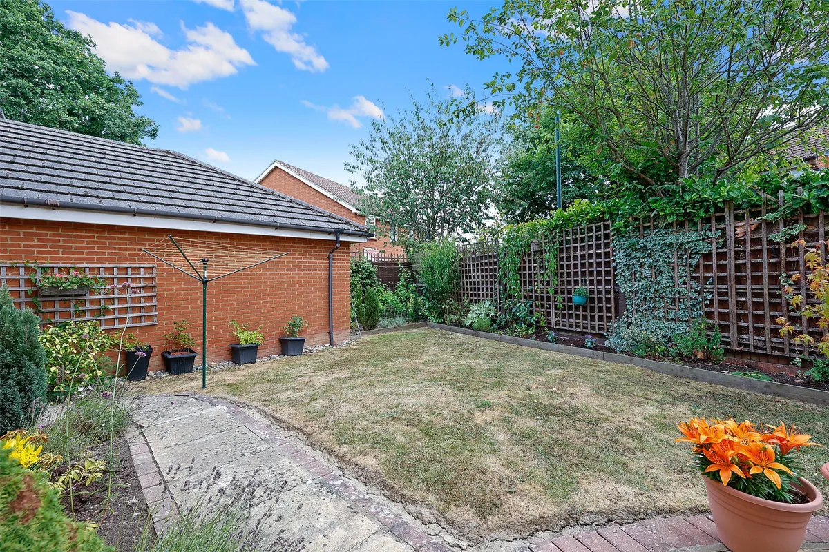 Hunters Way, Edenbridge, Kent, TN8