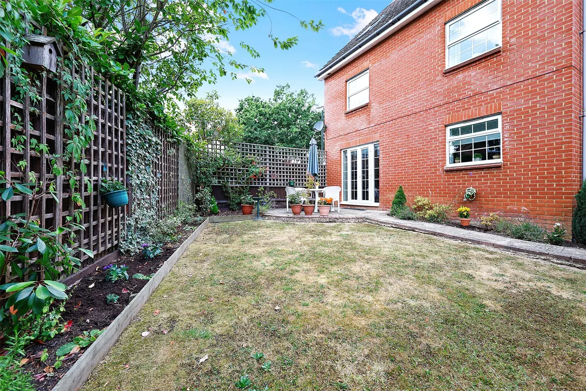 Hunters Way, Edenbridge, Kent, TN8