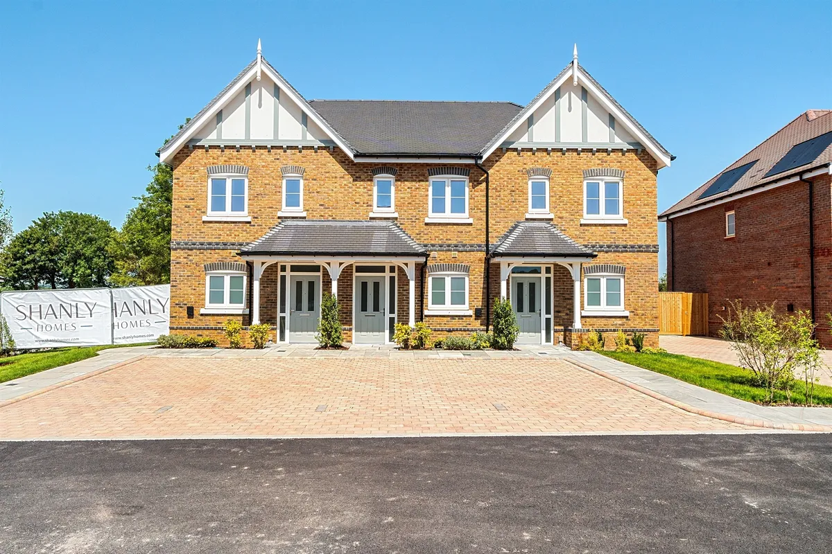 De Havilland Place, White Waltham Village, Maidenhead