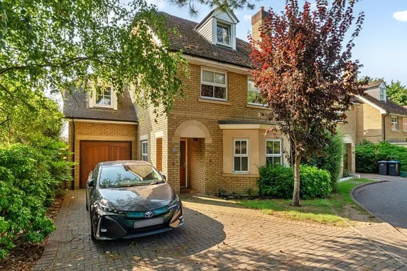London Road, Englefield Green TW20
