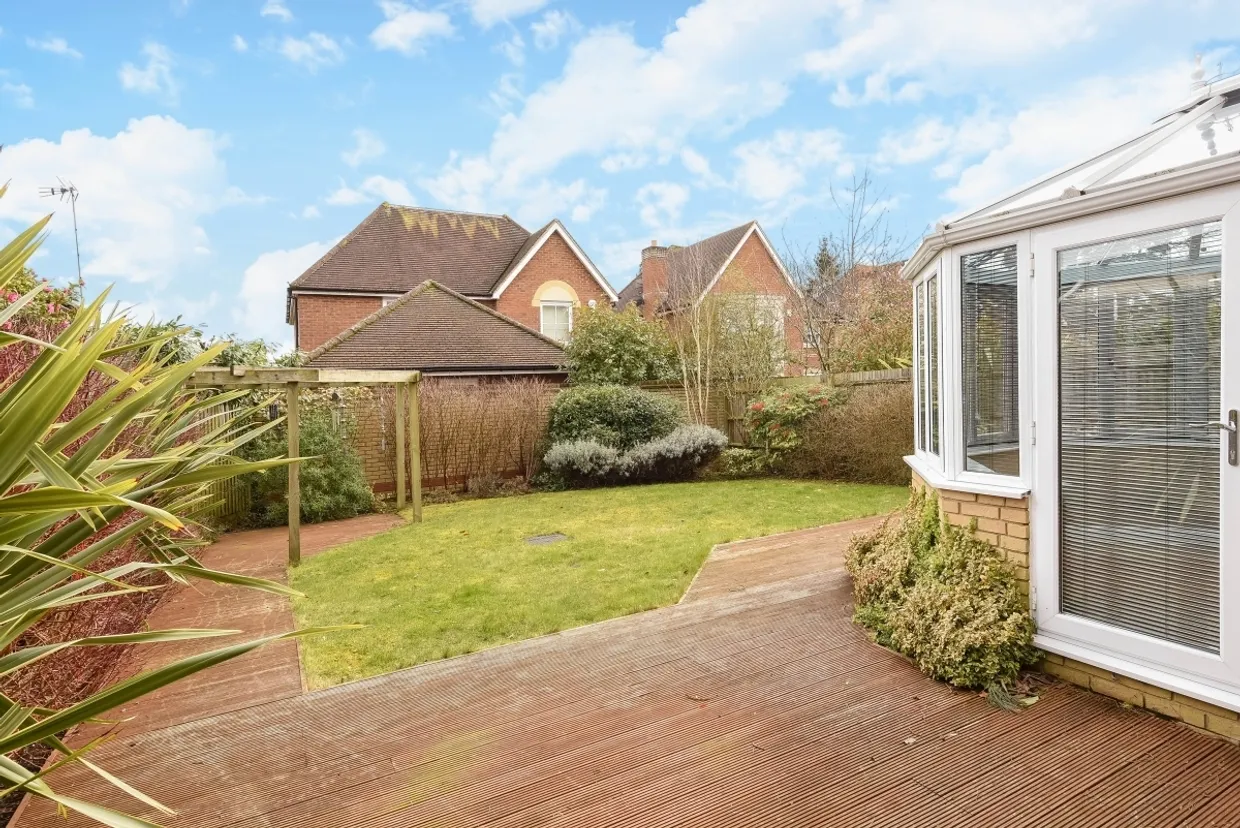 London Road, Englefield Green TW20 photo 4