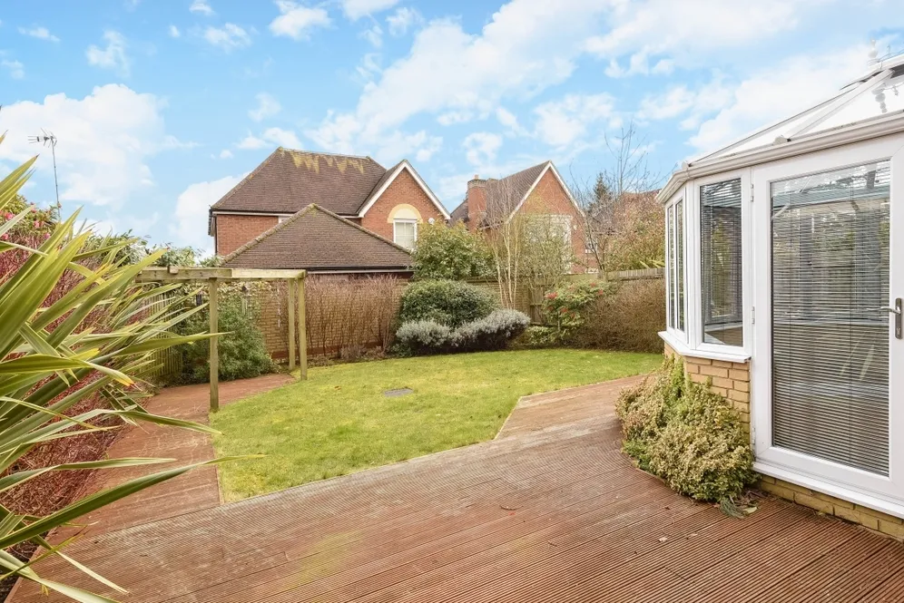 London Road, Englefield Green TW20 photo 4