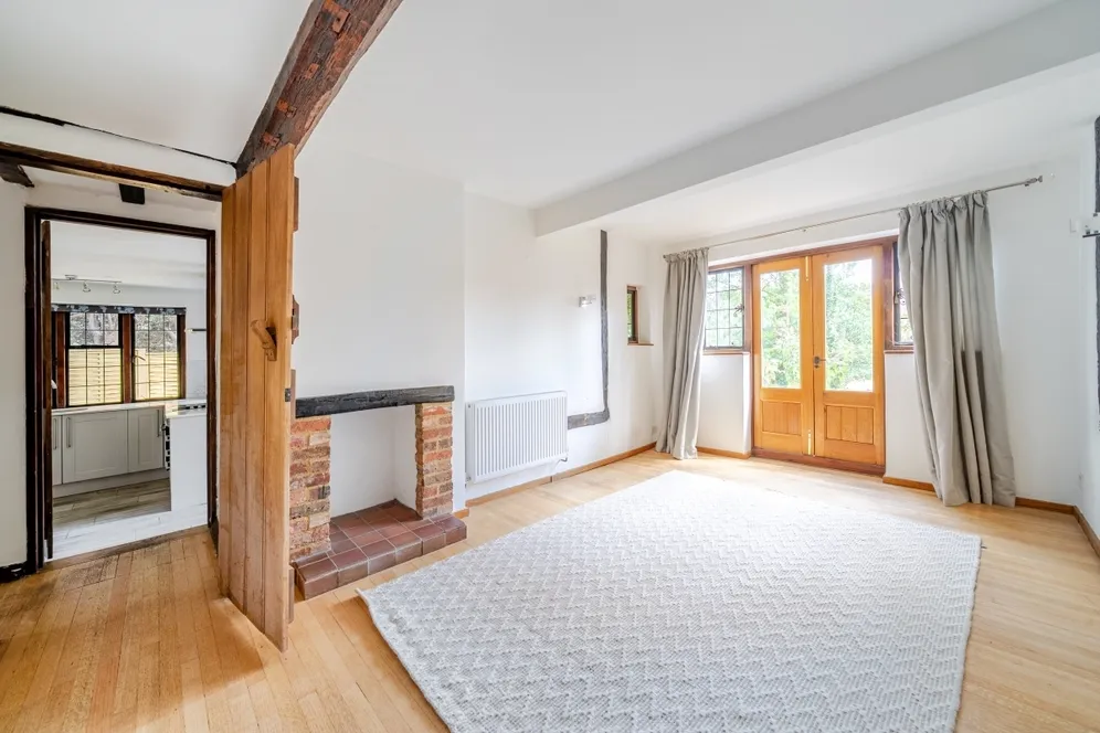 Esher Place Avenue, Esher KT10 photo 5