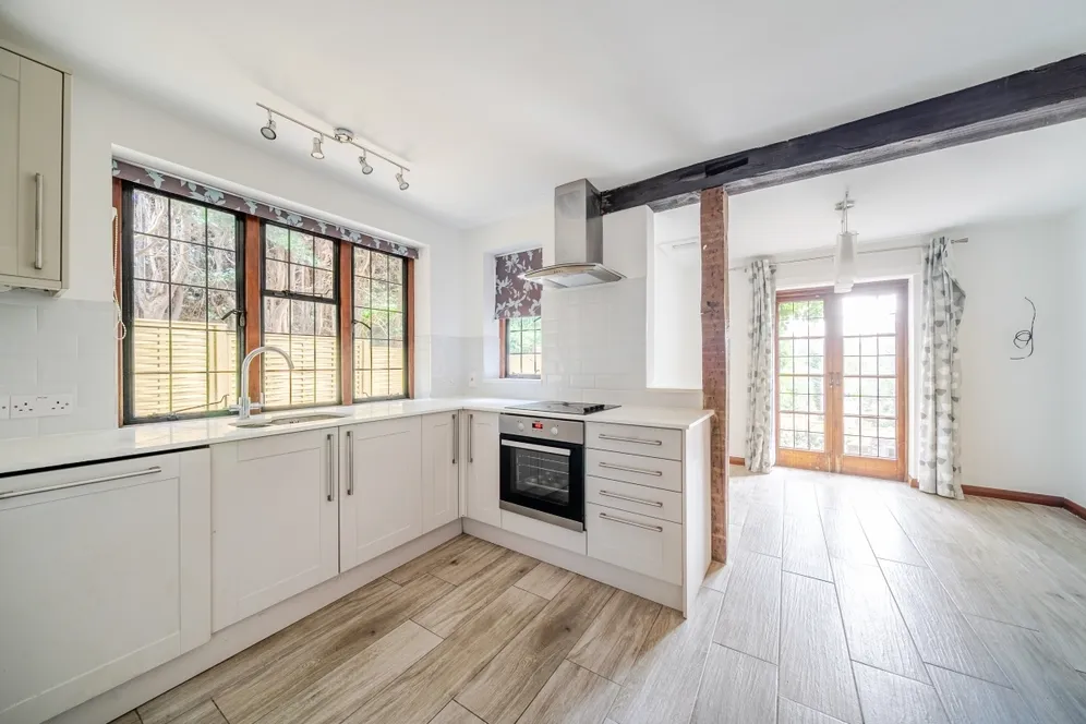 Esher Place Avenue, Esher KT10 photo 6