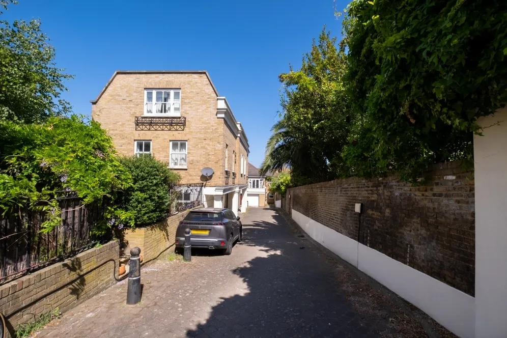 Redwood Mews London SW4 photo 8