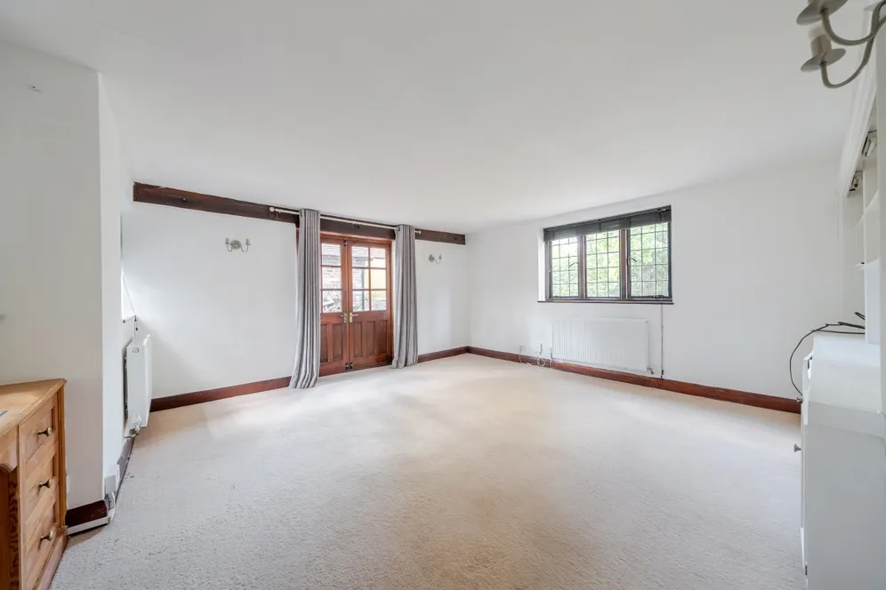 Esher Place Avenue, Esher KT10 photo 8