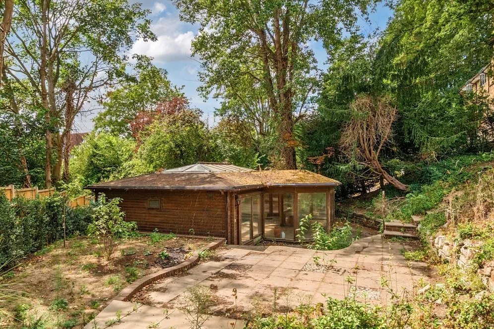 Esher Place Avenue, Esher KT10 photo 9