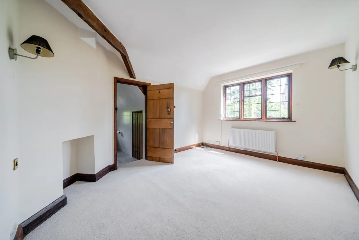 Esher Place Avenue, Esher KT10 photo 13
