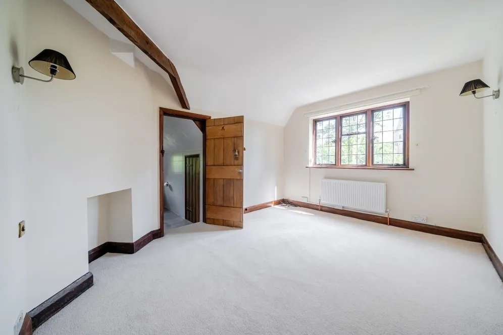 Esher Place Avenue, Esher KT10 photo 13