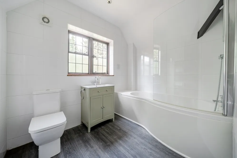 Esher Place Avenue, Esher KT10 photo 15