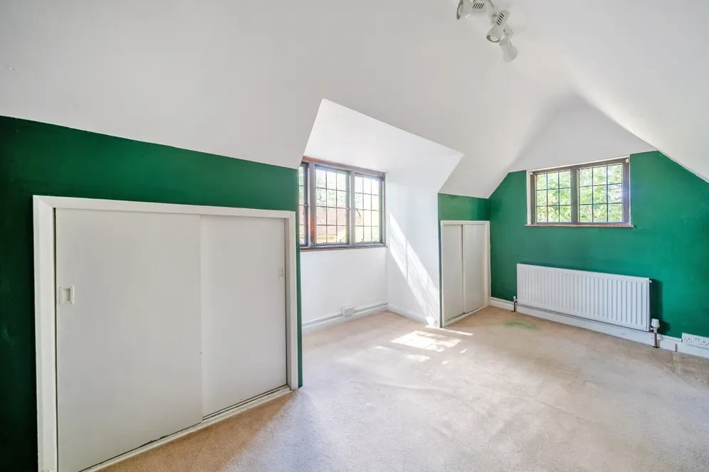 Esher Place Avenue, Esher KT10 photo 17
