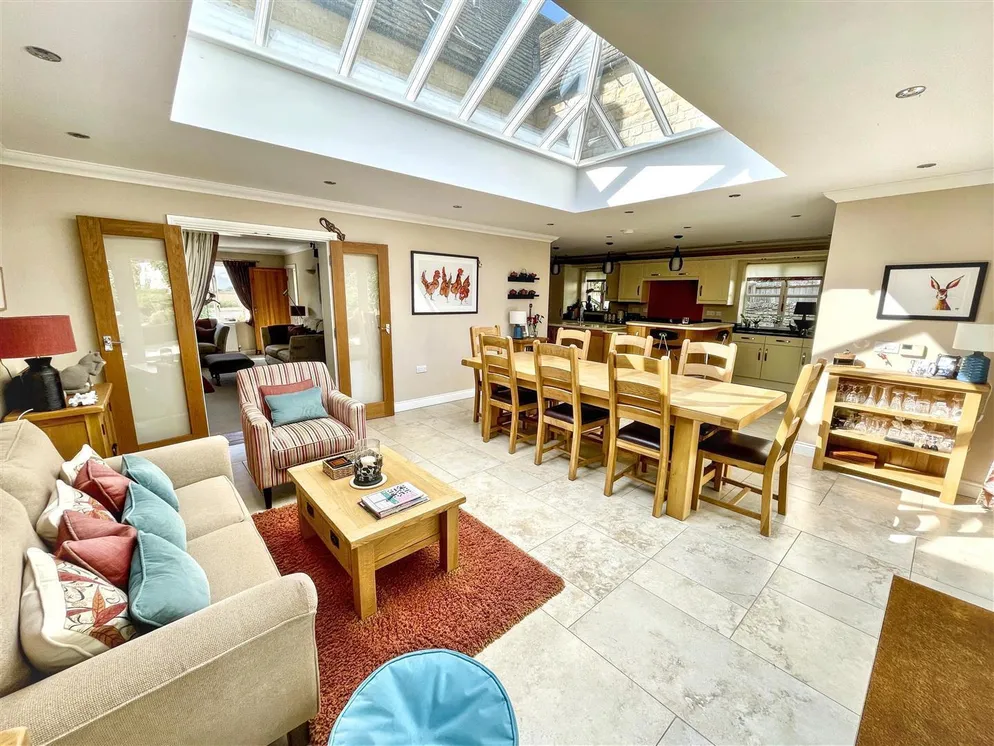 Property carousel item 4